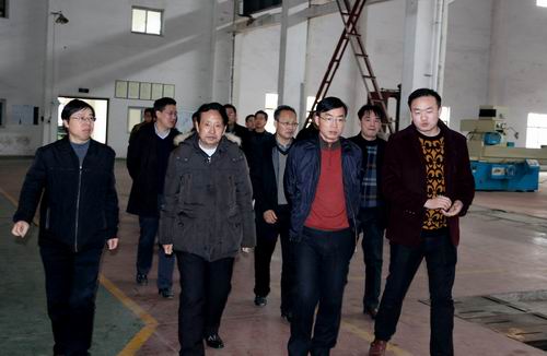 临湘市委书记黄俊钧一行到火博注册立体停车设备考察调研 